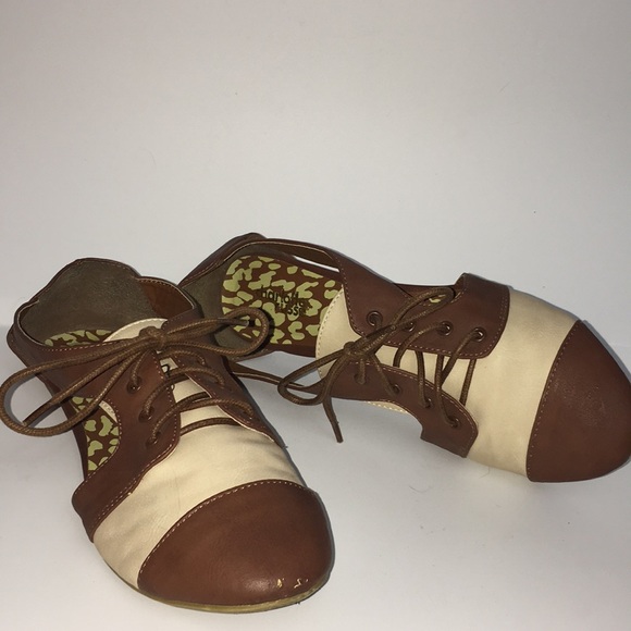 Lace Spectator flats by Charlotte Russe size 8 - Picture 2 of 6